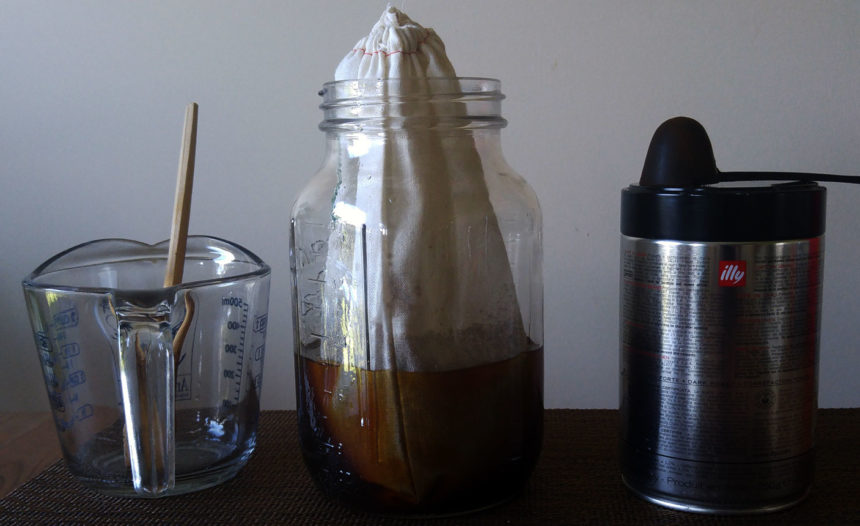 How to Make Cold Brew Coffee with a Cotton Bag